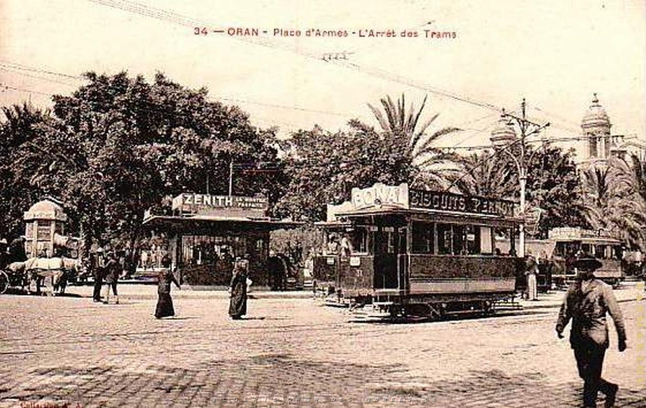 PA c- 059- Place d'Armes- trams et autobus.jpg